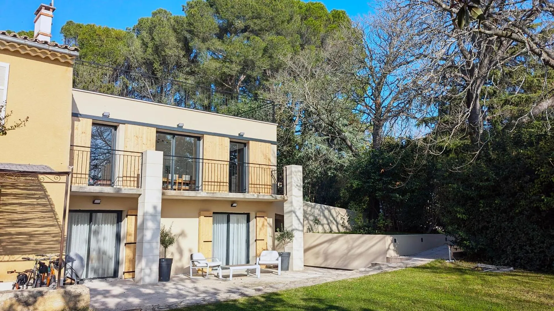 Maison Neuve En Provence Lambesc 0*,  France